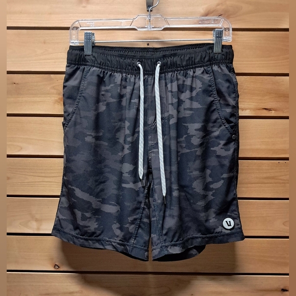 Vuori Other - Vuori Men's Athletic Shorts in Black Camo Size S